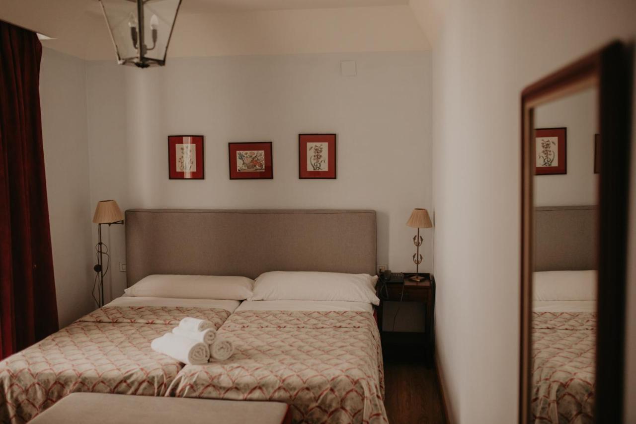 Hotel Posada De Valdezufre Aracena Kültér fotó