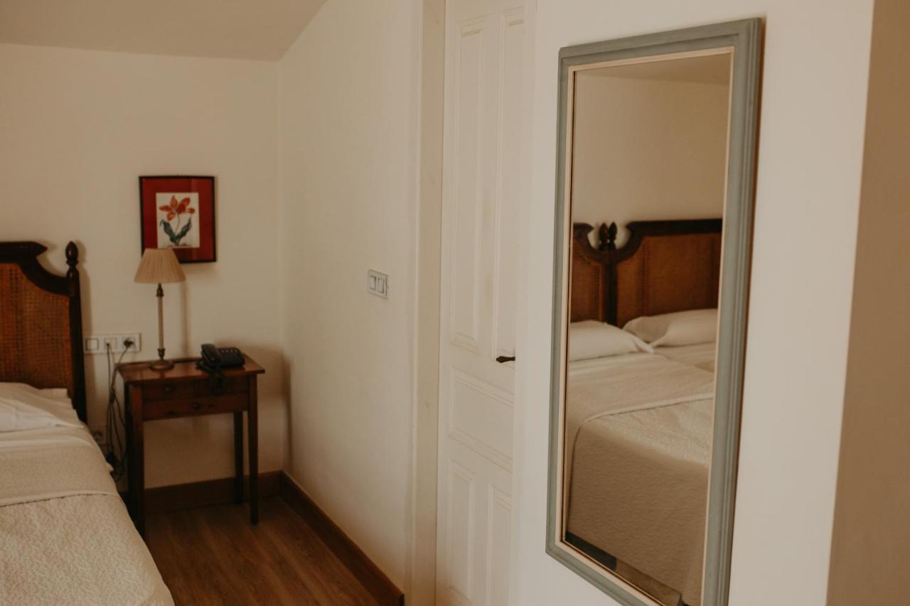 Hotel Posada De Valdezufre Aracena Kültér fotó